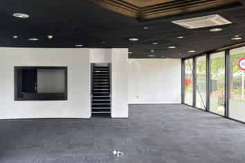 Retail/Office Space with Huge Profile 