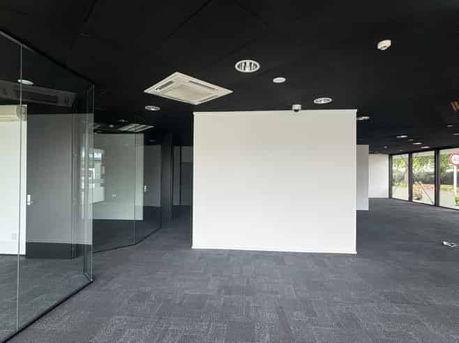 Retail/Office Space with Huge Profile 