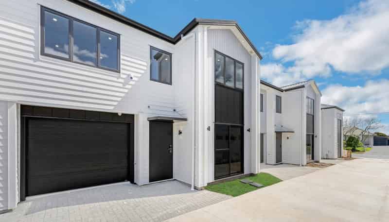 8B Gardiner Grove, Mangere East