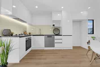 8D Gardiner Grove, Mangere East