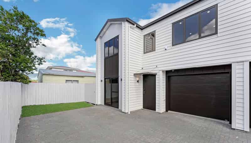 8D Gardiner Grove, Mangere East