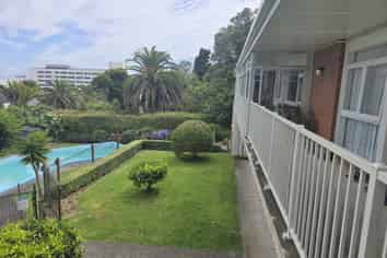 8/12 CRESCENT ROAD, Epsom