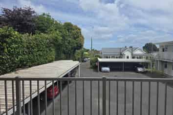 8/12 CRESCENT ROAD, Epsom