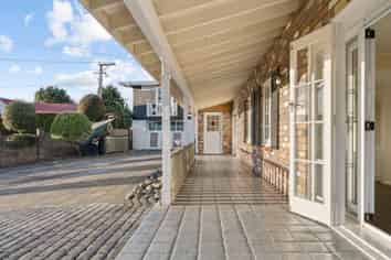 2 Queensway , Three Kings