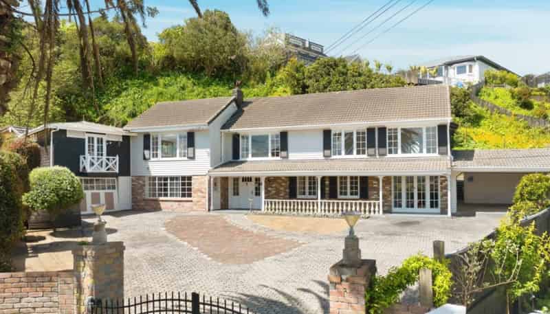 2 Queensway , Three Kings