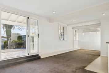 2 Queensway , Three Kings