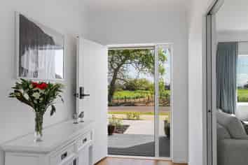 9 Day Road, Patumahoe