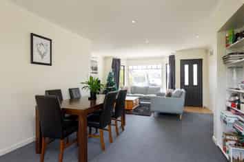 12A Landsdowne Terrace, Karori