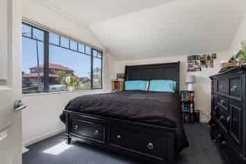 12A Landsdowne Terrace, Karori