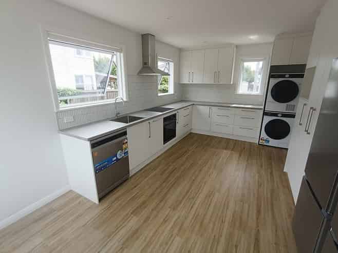 8 Lyall Place, Bryndwr