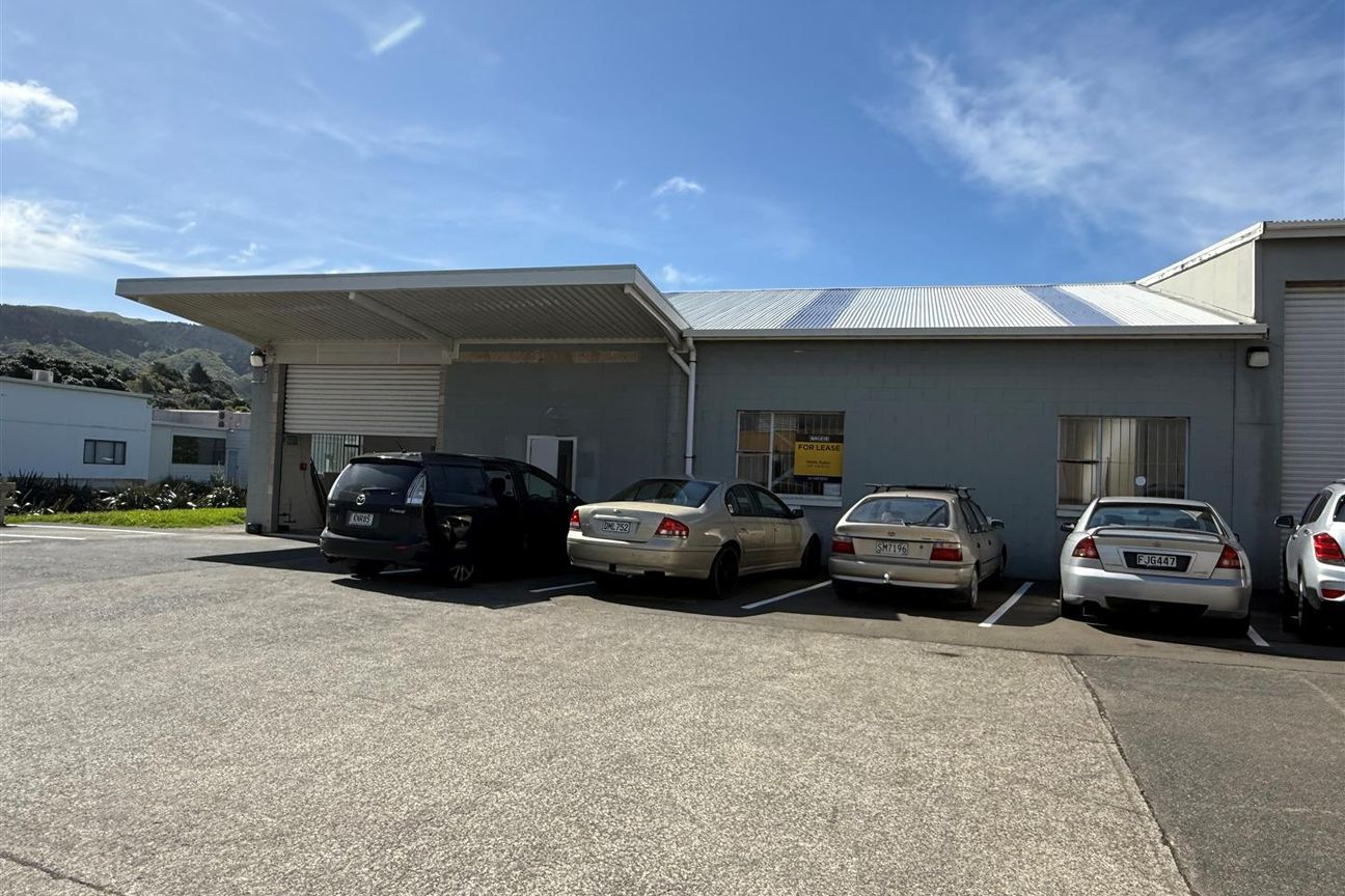Big Central Warehouse and Some Office – pohled 2