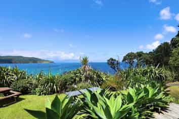 Tipi & Bobs - Waterfront Lodge