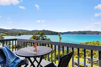 Tipi & Bobs - Waterfront Lodge