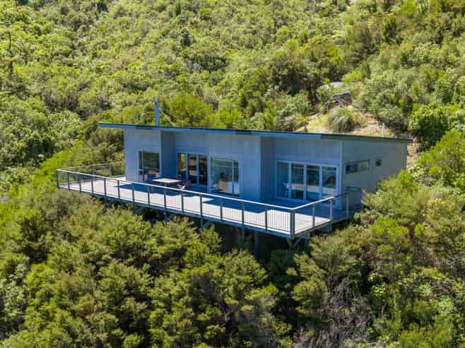  Bay of Many Coves, Admiralty Bay