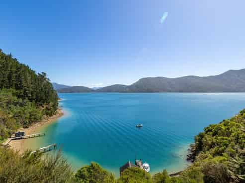 Bay of Many Coves, Admiralty Bay
