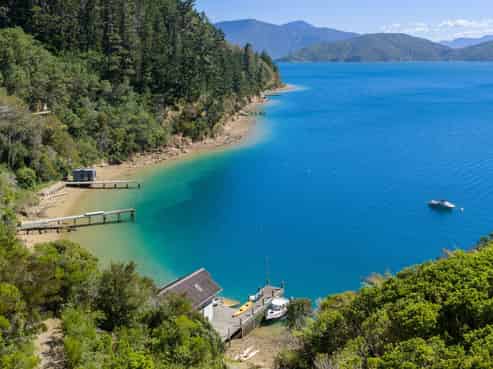  Bay of Many Coves, Admiralty Bay
