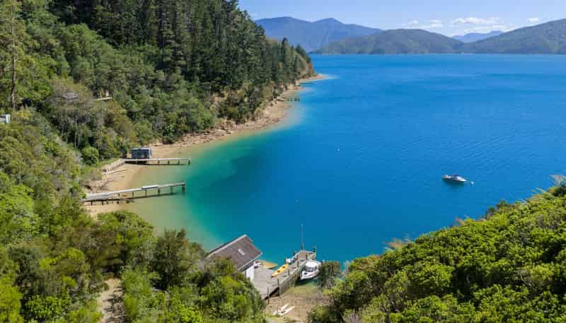 Bay of Many Coves, Admiralty Bay