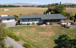 105 Paki Paki Road, Longlands