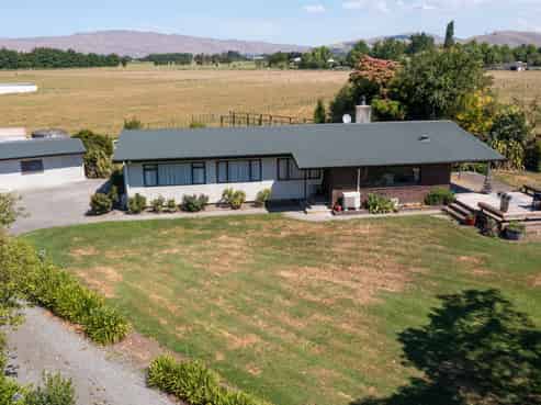 105 Paki Paki Road, Longlands