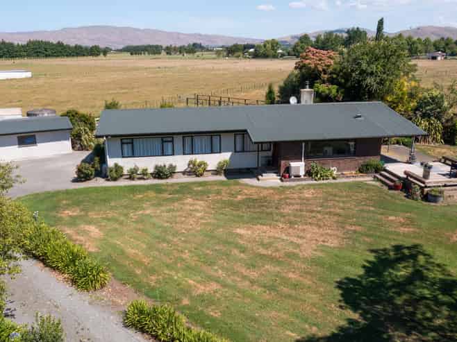 105 Paki Paki Road, Longlands