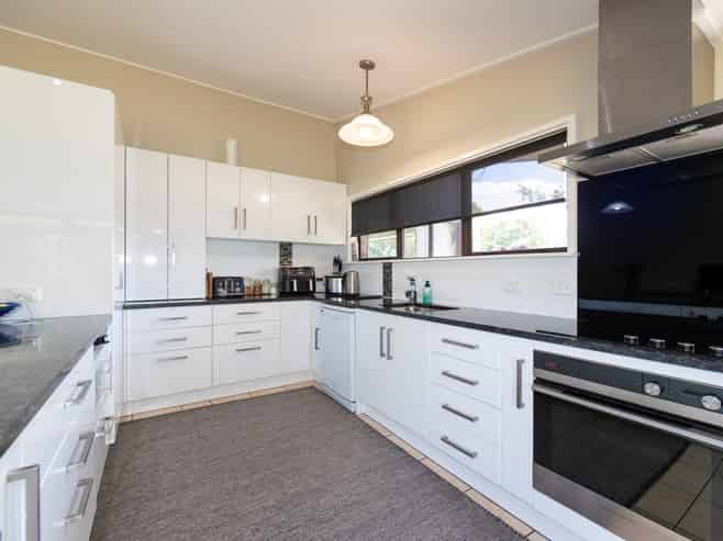 105 Paki Paki Road, Longlands