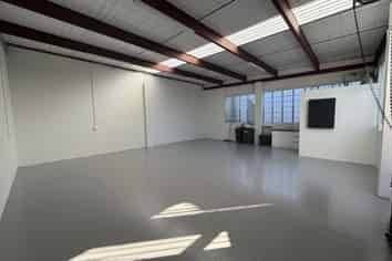 Refurbished 92sqm Trade Unit – St Johns