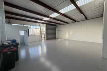 Refurbished 92sqm Trade Unit – St Johns