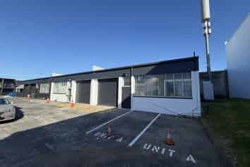 Refurbished 92sqm Trade Unit – St Johns