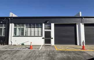 Clean and Functional 92sqm Unit – St Johns