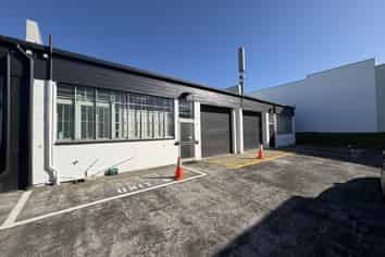 Clean and Functional 92sqm Unit – St Johns