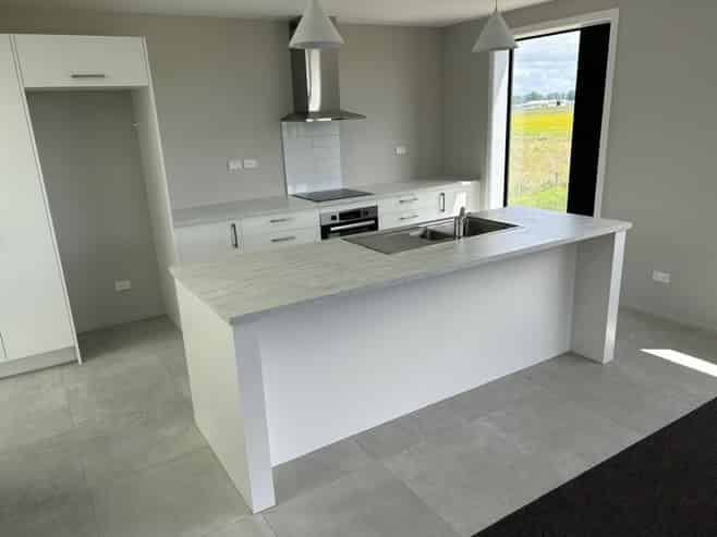 Live Work Opportunity Beside Hamilton Airport