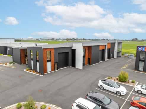 Live Work Opportunity Beside Hamilton Airport