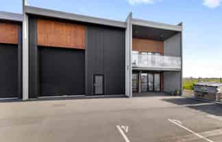 Live Work Opportunity Beside Hamilton Airport