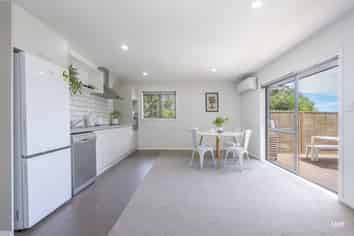 2/17 Monte Cassino Place, Birkdale