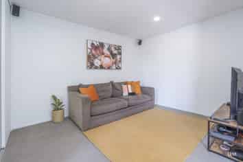 2/17 Monte Cassino Place, Birkdale