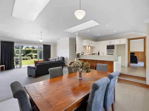 6139 South Road, Rahotu