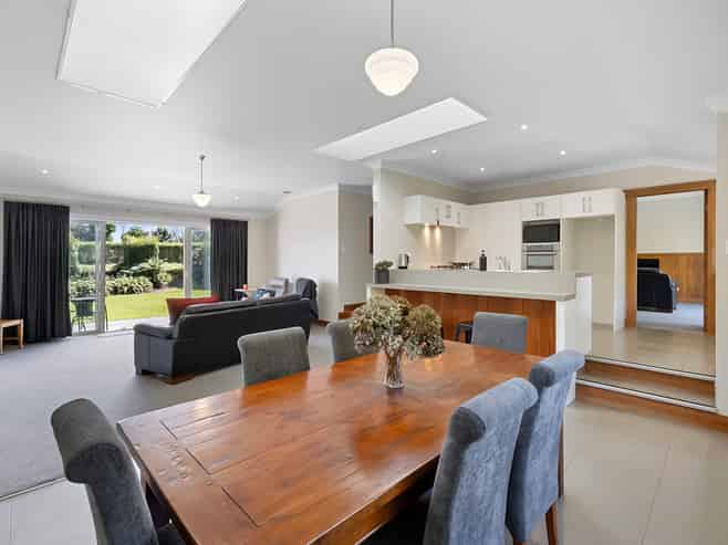 6139 South Road, Rahotu