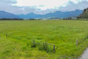  Station Road and Hodgkinson Road , Inchbonnie