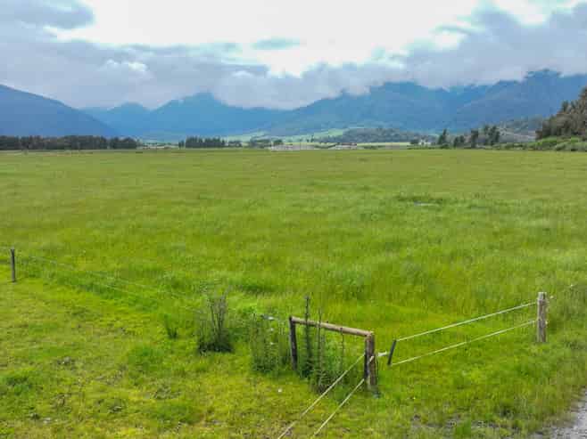  Station Road and Hodgkinson Road , Inchbonnie