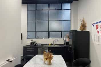 Tidy City Offices In Great Spot