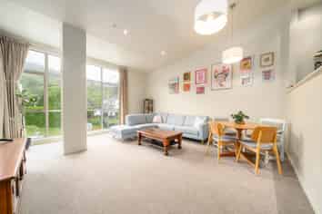 1/20 Main Road, Tawa