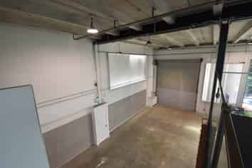 HIGH PROFILE AND HIGH STUD RETAIL SHOWROOM
