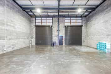 Brand New Lease! Office/Warehouse Investment