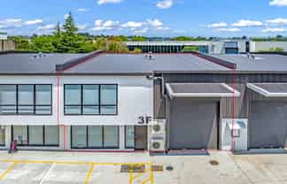Brand New Lease! Office/Warehouse Investment