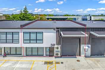 Brand New Lease! Office/Warehouse Investment
