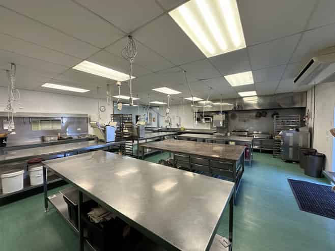 Fully equipped commercial kitchen with options