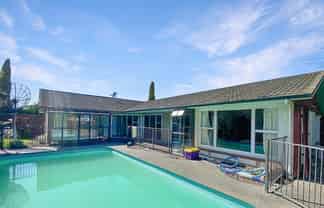 14 Rutherglen Avenue, Ilam