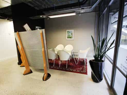 HEAVILY DISCOUNTED SHOWROOM, OFFICE, OR RETAIL
