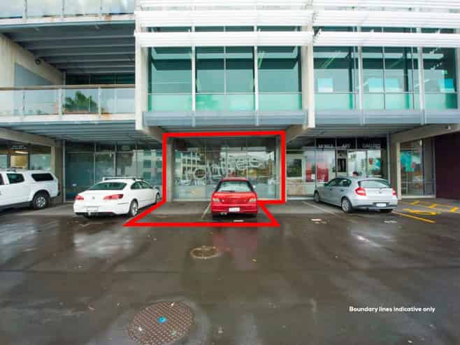 HEAVILY DISCOUNTED SHOWROOM, OFFICE, OR RETAIL
