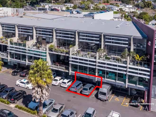 HEAVILY DISCOUNTED SHOWROOM, OFFICE, OR RETAIL
